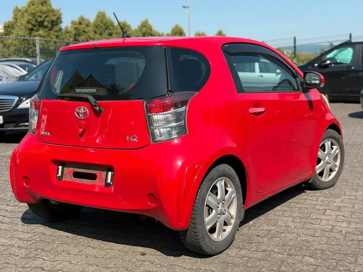 Gebraucht Toyota iQ 68 PS (50 kW) 2009 Rot Kleinwagen