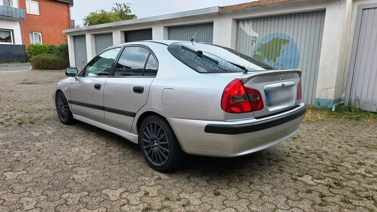 Gebraucht Mitsubishi Carisma 103 PS (75 kW) 2003 Silber Limousine