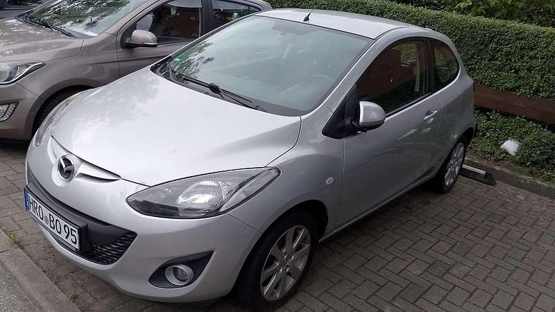 Grau Gebraucht 2011 Mazda 2 Active Kleinwagen | 4.150 € (Fairer Preis) - Bild 1/4