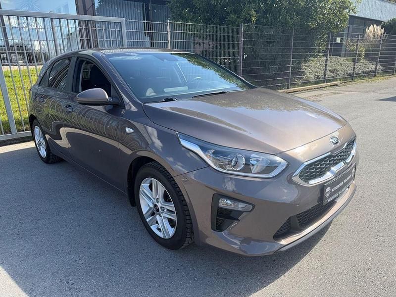 Gebraucht Kia Ceed 101 PS (74 kW) 2019 Braun Kleinwagen