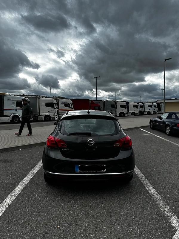 Gebraucht Opel Astra 140 PS (102 kW) 2014 Grau Kleinwagen