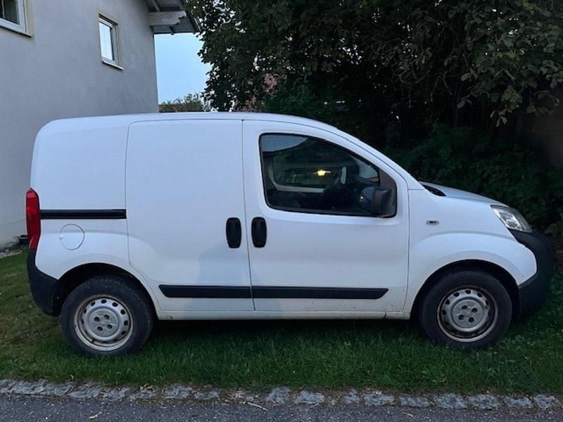 Weiß Gebraucht 2010 Peugeot Bipper Van / Kleinbus | 2.500 € (Superpreis) - Bild 1/4