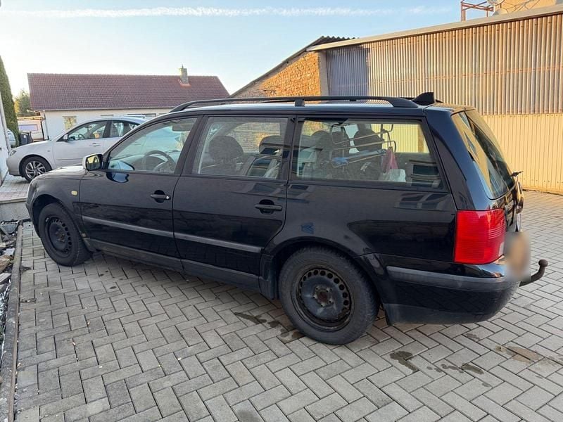 Gebraucht VW Passat 125 PS (91 kW) 1999 Schwarz Kombi