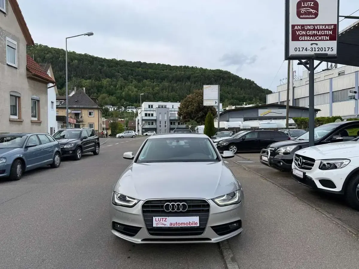 Gebraucht Audi A4 Ambiente 177 PS (130 kW) 2012 Cuvéesilber metallic Limousine