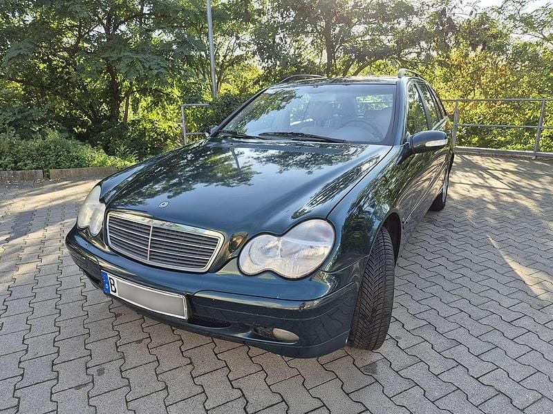 Grün Gebraucht 2001 Mercedes C180 Classic Kombi | 2.150 € (Fairer Preis) - Bild 1/4