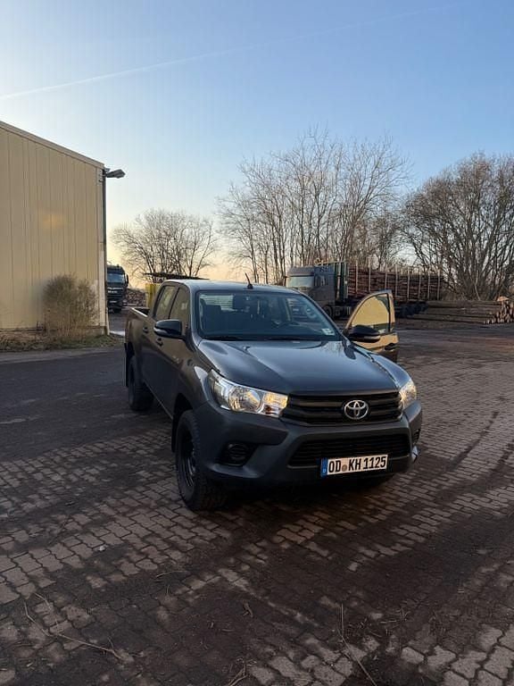 Grau Gebraucht 2017 Toyota HiLux Abholung | 28.000 € - Bild 1/4