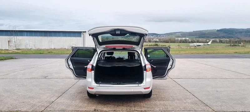 Gebraucht Ford Mondeo 140 PS (102 kW) 2009 Silber Kombi