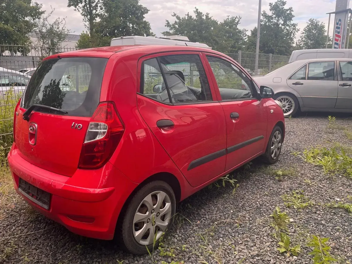 Gebraucht Hyundai i10 69 PS (50 kW) 2011 Rot Kleinwagen