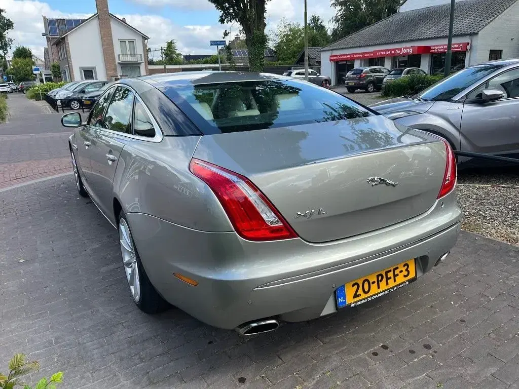 Gebraucht Jaguar XJ Portfolio 275 PS (202 kW) 2011 Beige Limousine