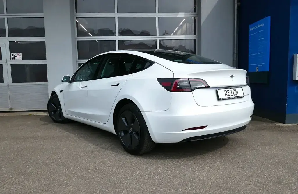 Second-hand Tesla Model 3 366 kW (498 CP) 2023 Alb Berlinǎ