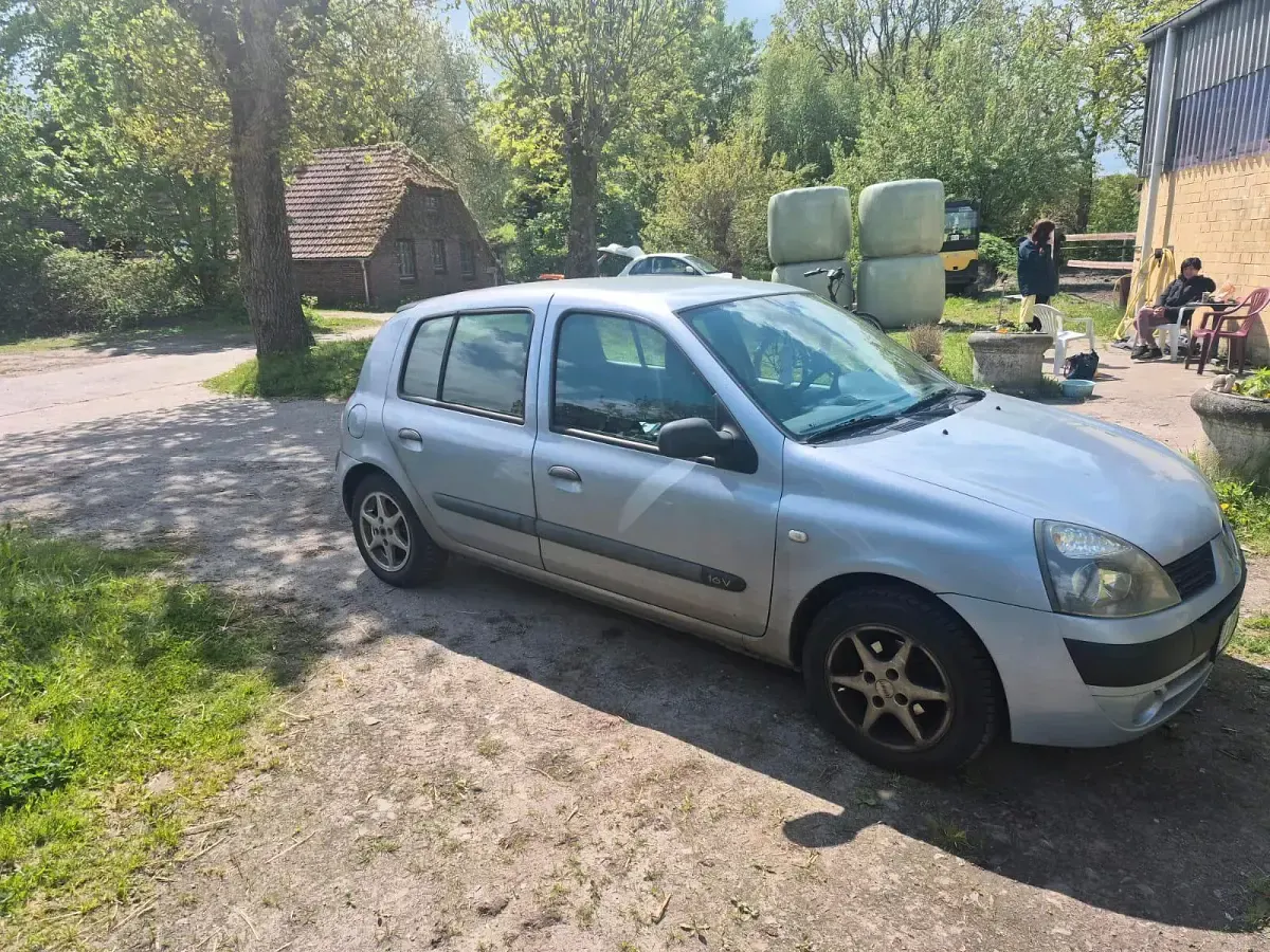 Używany Renault Clio II 75 KM (55 kW) 2004 Hatchback