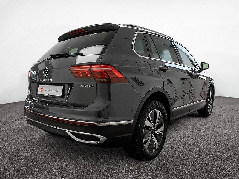 Gebraucht VW Tiguan Elegance 245 PS (180 kW) 2022 Grau SUV