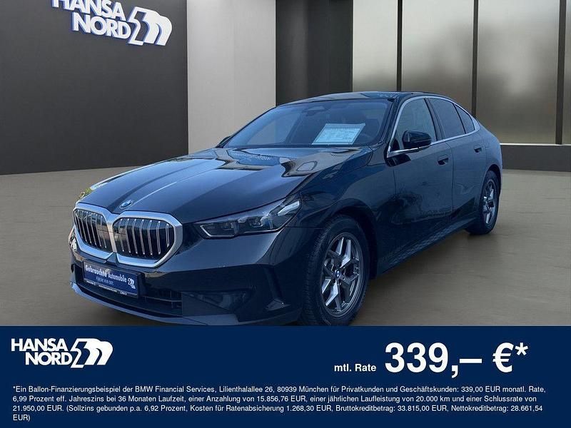 Schwarz / schwarz ii Gebraucht 2024 BMW 520 Sport Line Limousine | 43.250 € (Fairer Preis) - Bild 1/4