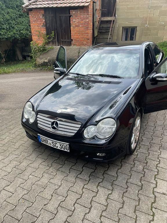 Gebraucht Mercedes C180 143 PS (105 kW) 2004 Schwarz Coupé