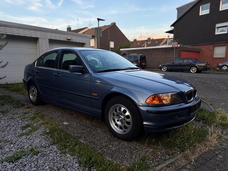 Blau Gebraucht 1999 BMW 323 Limousine | 5.800 € (Etwas zu teuer) - Bild 1/4