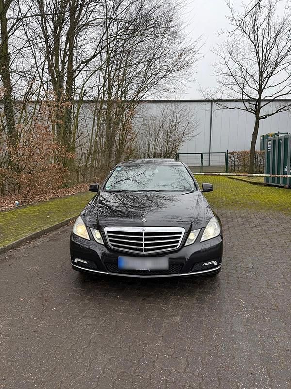 Gebraucht Mercedes E350 265 PS (194 kW) 2011 Schwarz Limousine