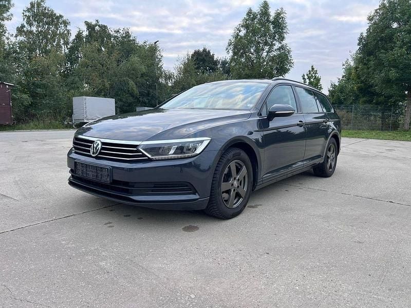Grau Gebraucht 2017 VW Passat Trendline Kombi | 12.500 € (Guter Preis) - Bild 1/4