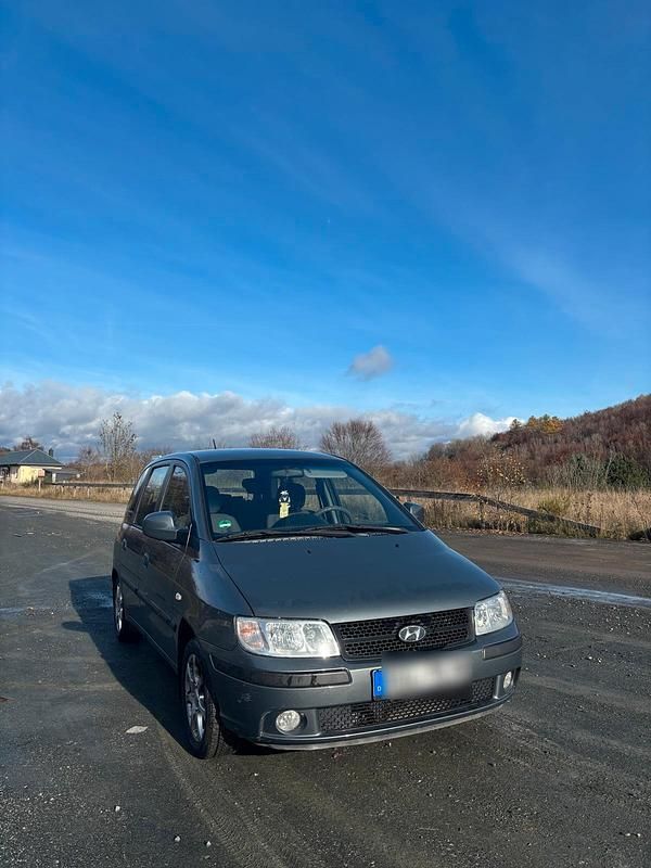 Grau Gebraucht 2009 Hyundai Matrix Van / Kleinbus | 1.650 € (Etwas zu teuer) - Bild 1/4