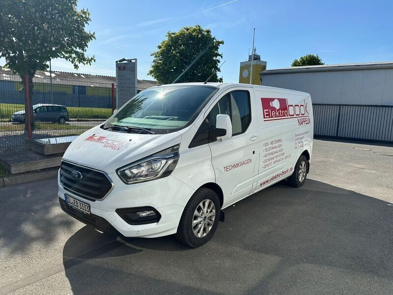 Weiß Gebraucht 2018 Ford Transit Custom Limited Van / Kleinbus | 9.999 € (Superpreis) - Bild 1/4