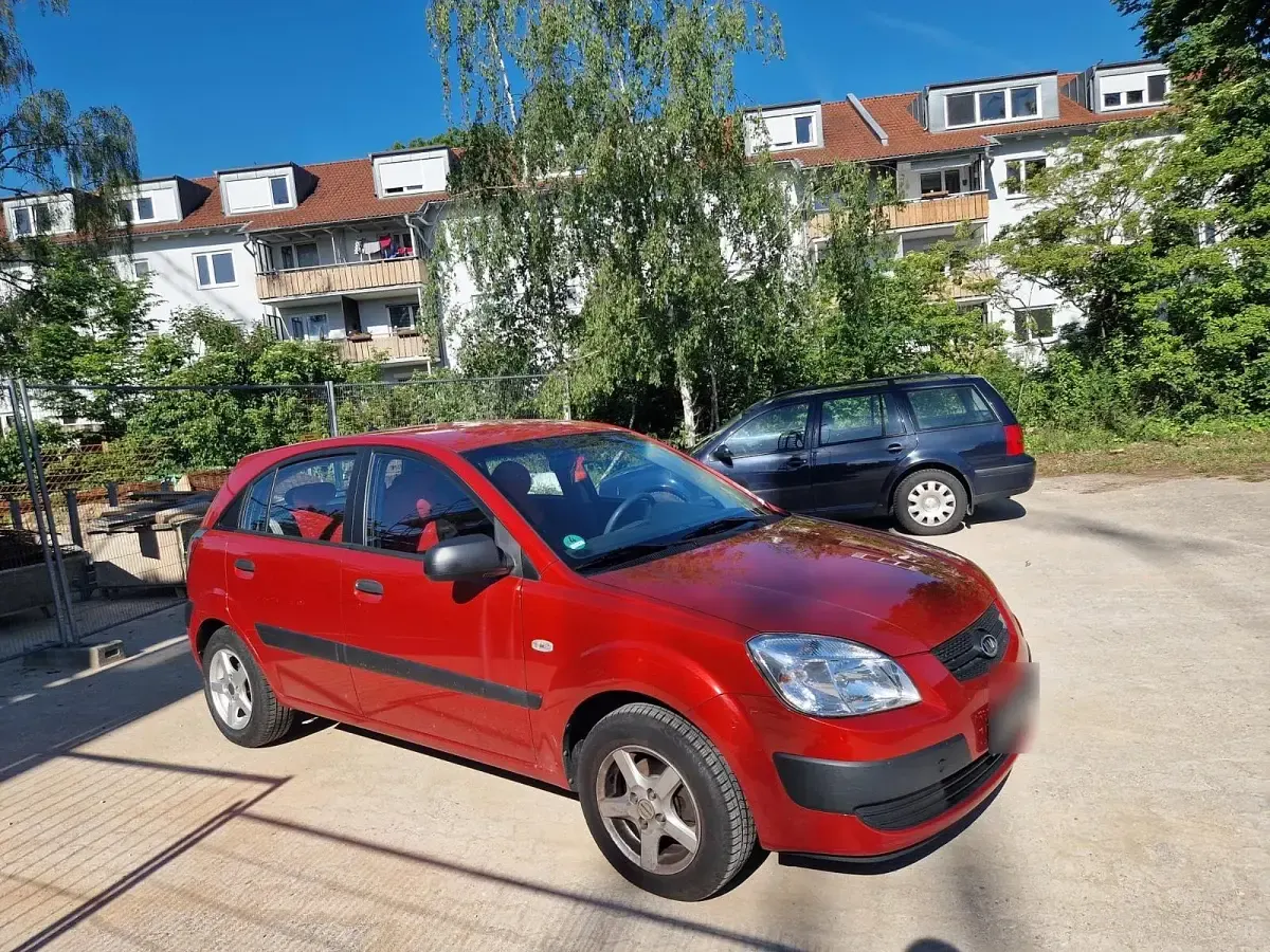 Używany Kia Rio 96 KM (70 kW) 2009 Czerwony Sedan/Limuzyna