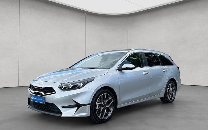 Silber Gebraucht 2024 Kia Ceed Sportswagon Spirit Kombi | 21.980 € (Superpreis) - Bild 1/4