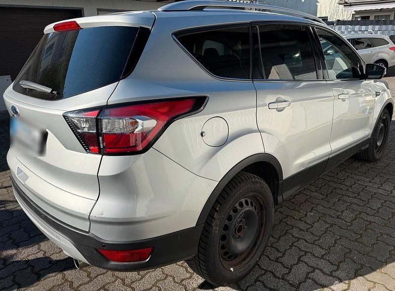 Gebraucht Ford Kuga Cool & Connect 120 PS (88 kW) 2017 Silber SUV