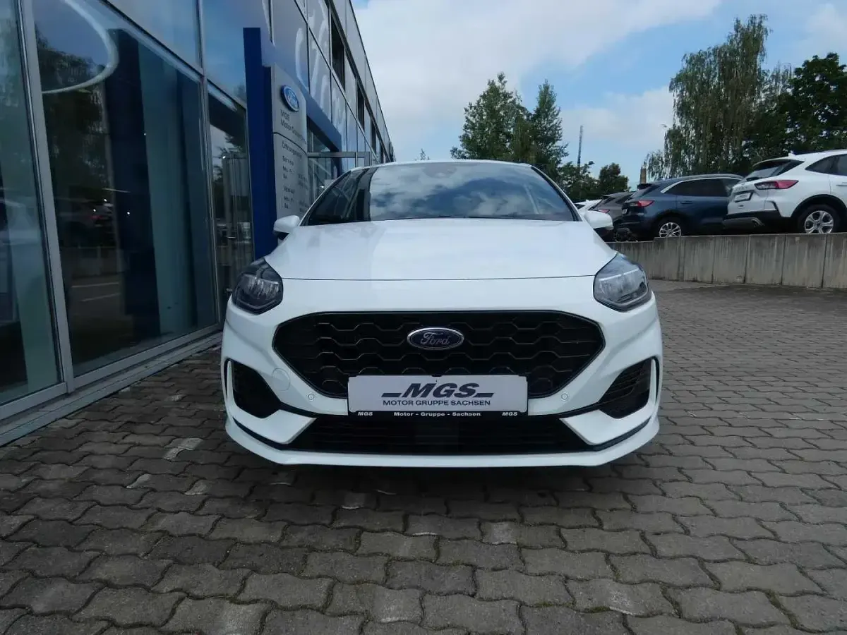 Gebraucht Ford Fiesta ST-Line X 125 PS (91 kW) 2023 Weiß (frozen white) Kleinwagen