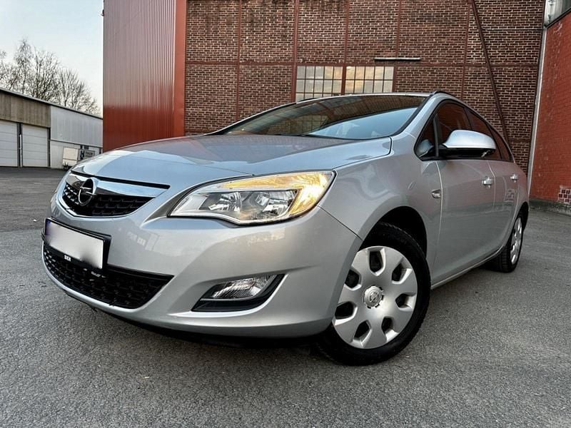 Gebraucht Opel Astra Edition 110 PS (80 kW) 2012 Silber Kombi