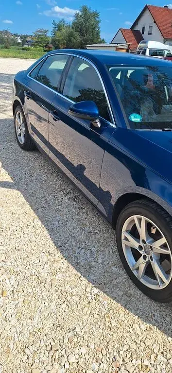 Gebraucht Audi A4 Sport 150 PS (110 kW) 2017 Blau Limousine