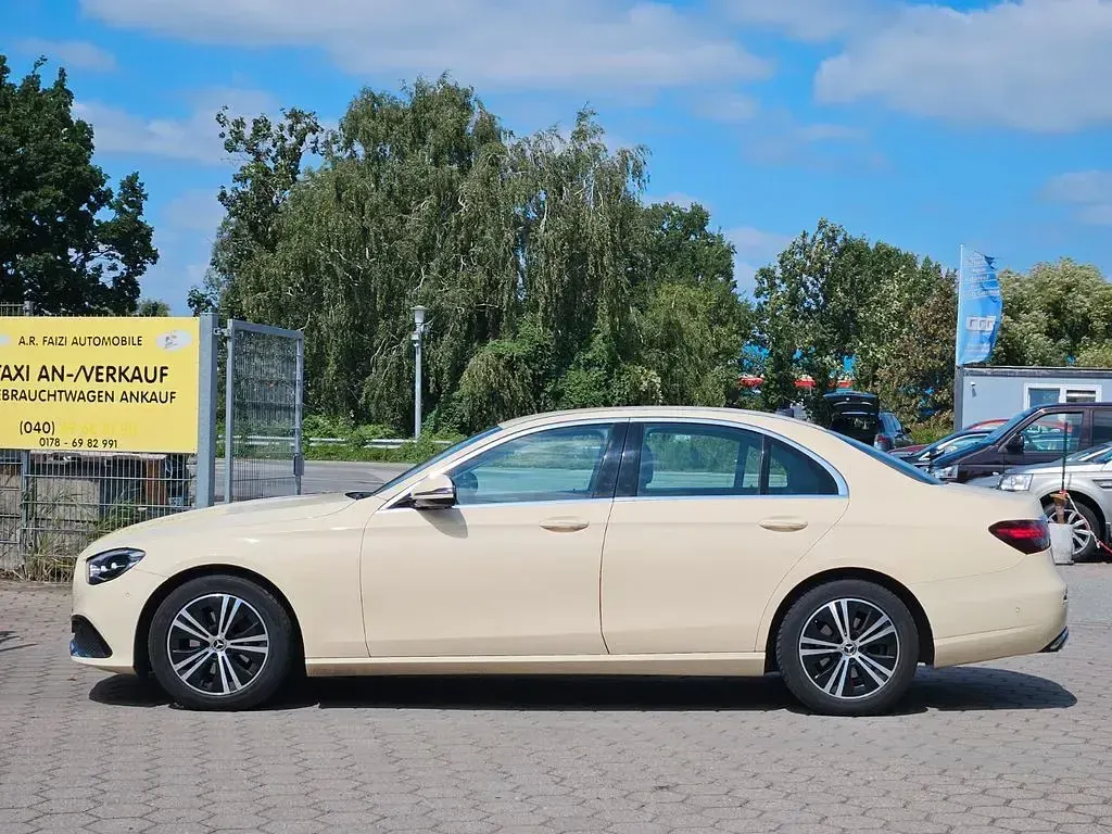 Gebraucht Mercedes E200 Avantgarde 160 PS (117 kW) 2022 Beige Limousine