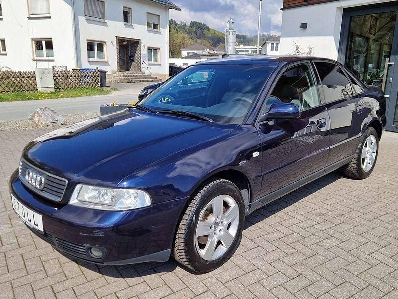 Gebraucht Audi A4 125 PS (91 kW) 1999 Blau Limousine