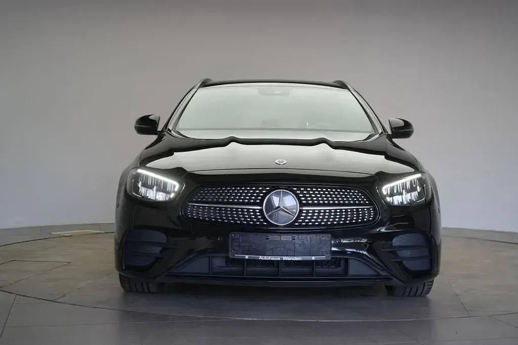 Gebraucht Mercedes E220 AMG 200 PS (147 kW) 2022 Schwarz Limousine