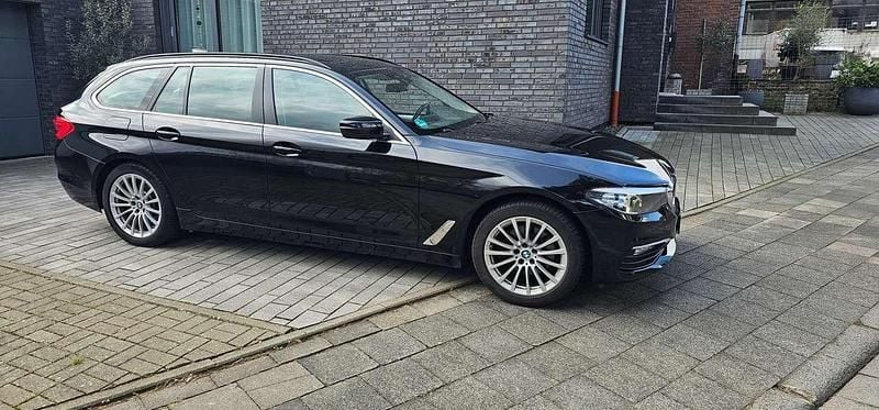 Schwarz ii Gebraucht 2018 BMW 520 Kombi | 13.890 € (Fairer Preis) - Bild 1/4