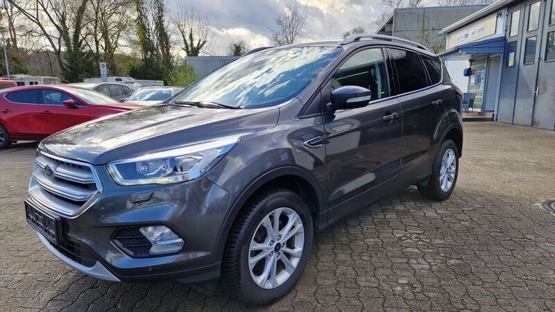 Grau Gebraucht 2020 Ford Kuga Titanium SUV | 18.990 € (Fairer Preis) - Bild 1/4