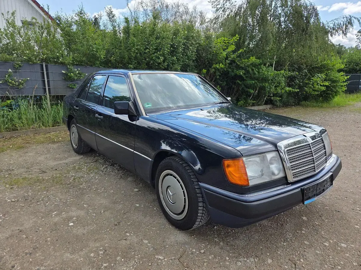Gebraucht Mercedes 230 132 PS (97 kW) 1991 Blau Limousine