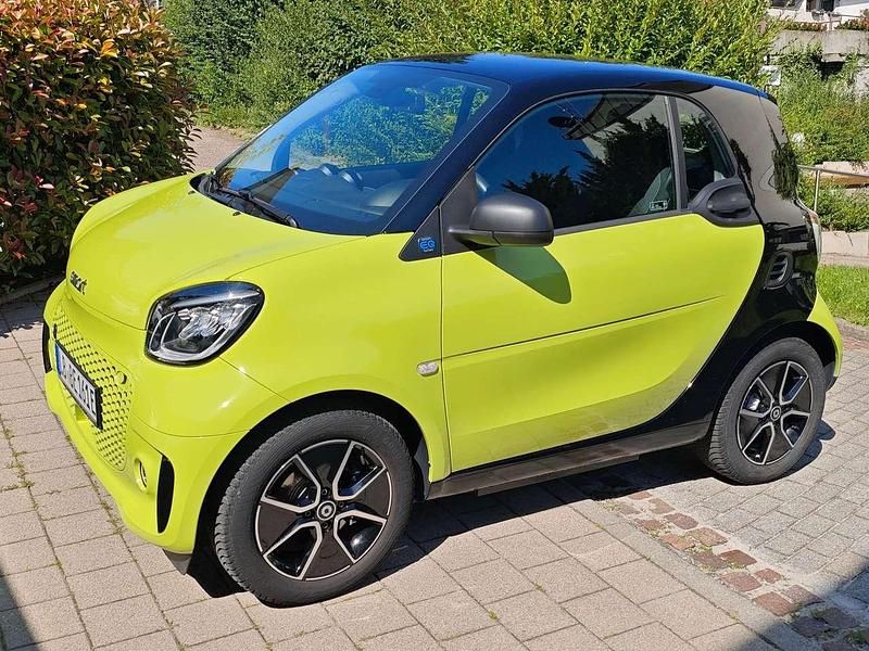 Grün Gebraucht 2021 Smart ForTwo Electric Drive Coupé | 10.600 € (Fairer Preis) - Bild 1/4