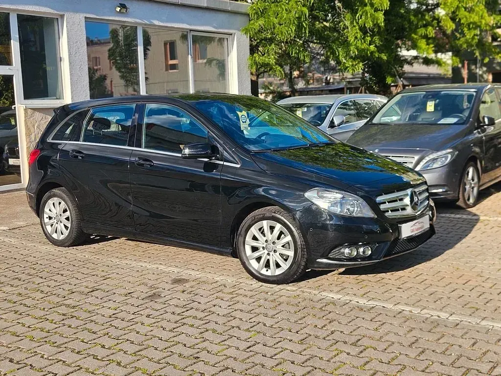 Gebraucht Mercedes B180 122 PS (89 kW) 2013 Schwarz Van / Kleinbus