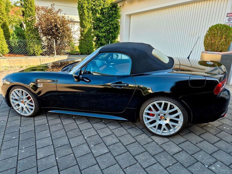 Schwarz Gebraucht 2018 Fiat 124 Spider Lusso Cabrio | 18.650 € (Fairer Preis) - Bild 1/4