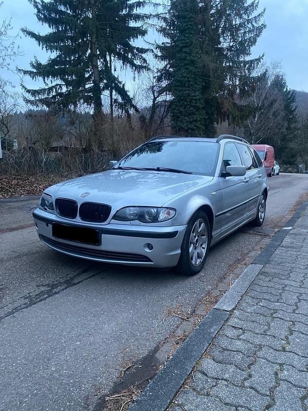 Silber Gebraucht 2005 BMW 320 Kombi | 700 € (Guter Preis) - Bild 1/4