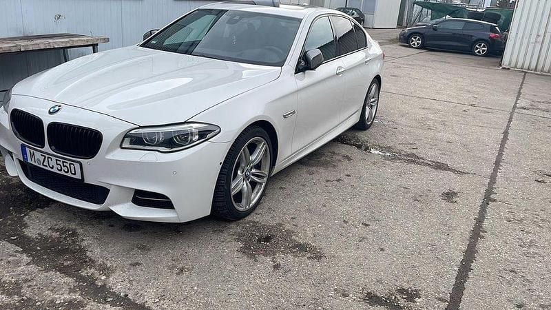 Weiß Gebraucht 2016 BMW M550 Sport Line Limousine | 21.900 € (Fairer Preis) - Bild 1/4