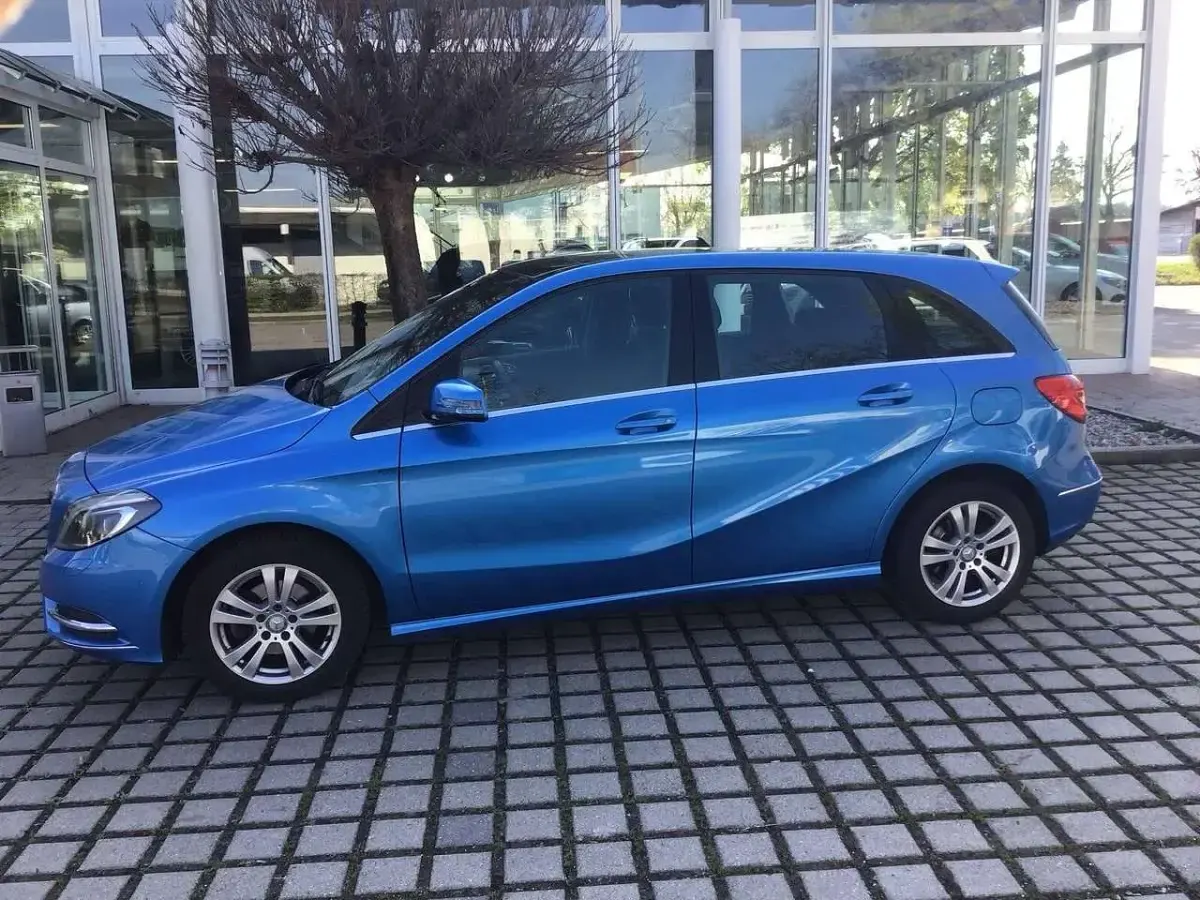 Gebraucht Mercedes B180 122 PS (89 kW) 2013 Blau Kleinwagen