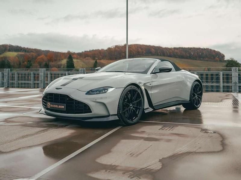 Gebraucht Aston Martin V12 Vantage 700 PS (514 kW) 2024 Apex gray Cabrio