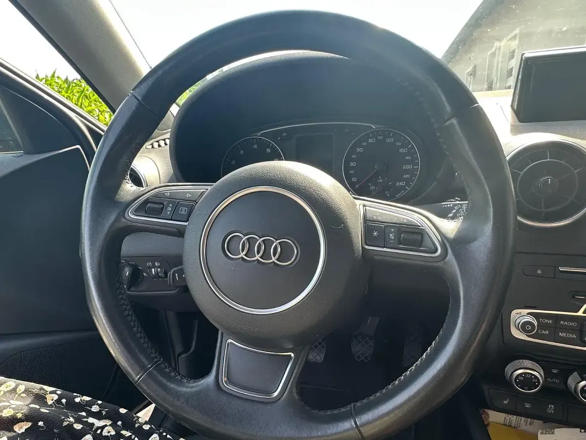 Gebraucht Audi A1 Sportback 95 PS (69 kW) 2017 Grau Kleinwagen