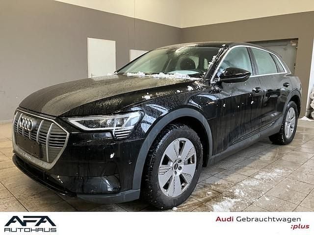 Brillantschwarz Gebraucht 2022 Audi e-tron Comfort SUV | 28.989 € (Fairer Preis) - Bild 1/4