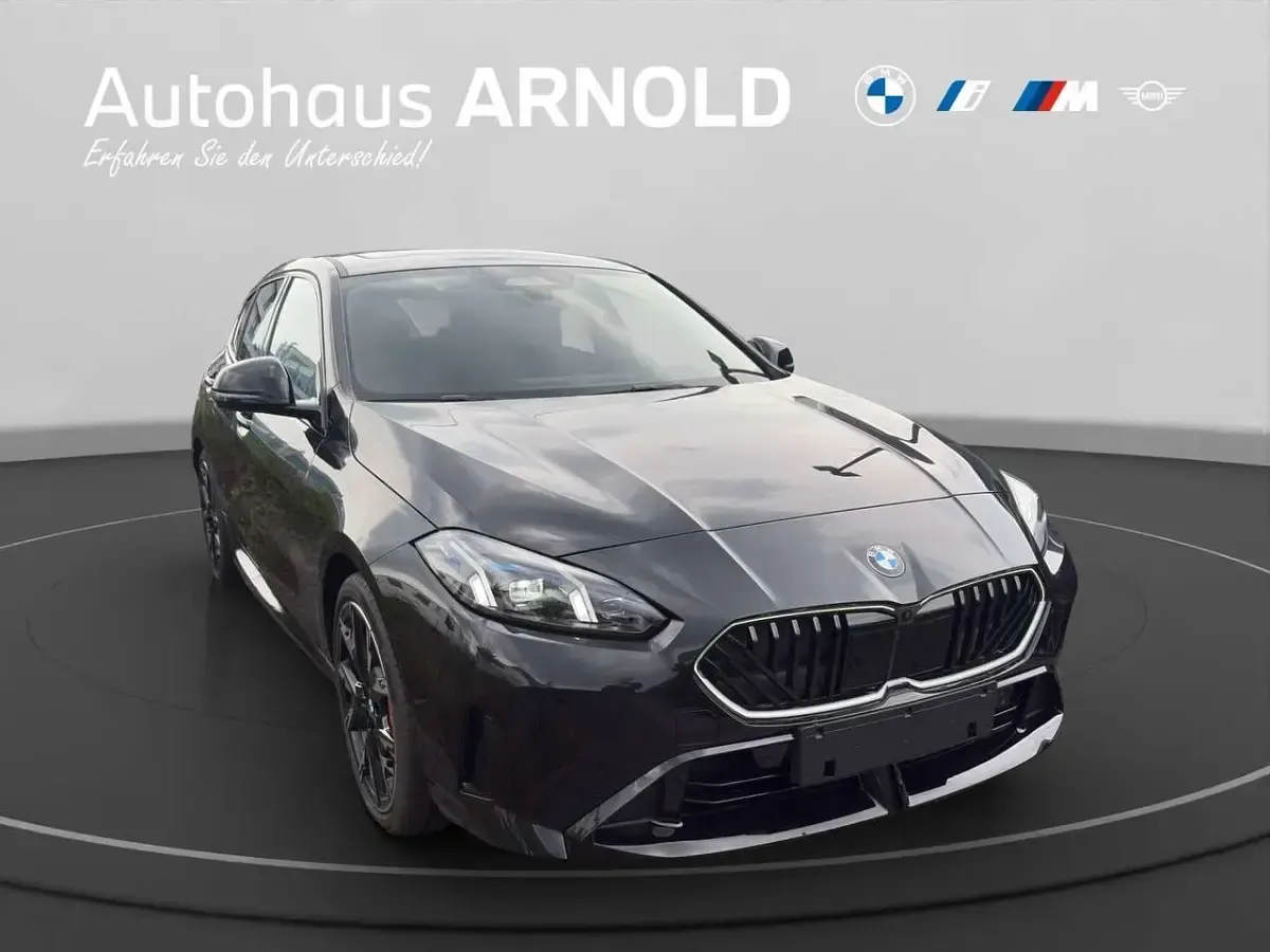 Gebraucht BMW 120 M Sport 163 PS (119 kW) 2026 Black sapphire Kleinwagen