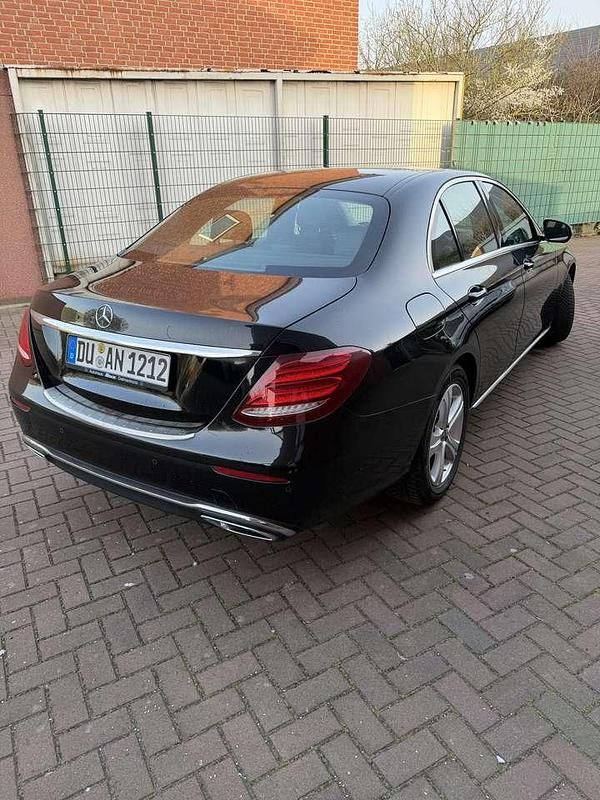 Gebraucht Mercedes E220 Avantgarde 194 PS (142 kW) 2017 Schwarz Limousine