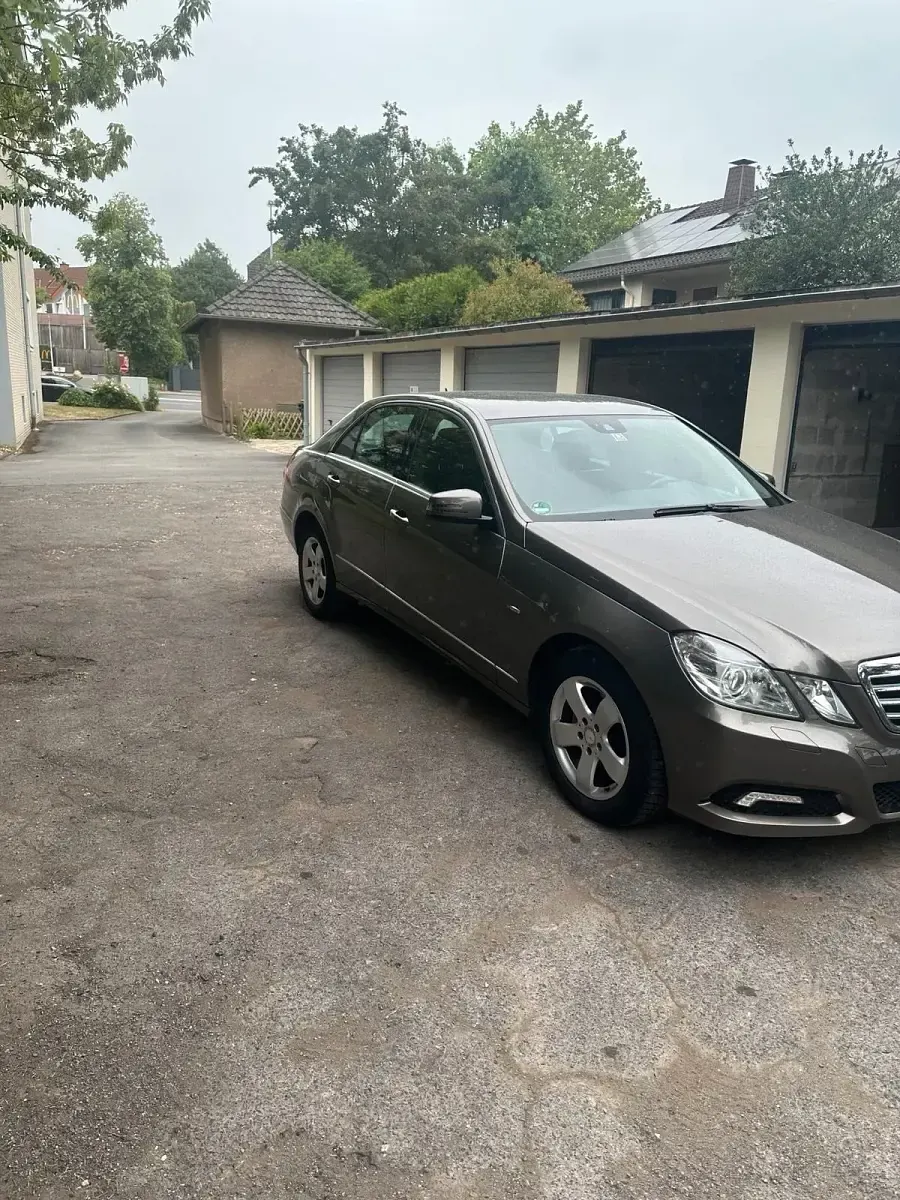 Gebraucht Mercedes E200 170 PS (125 kW) 2010 Grau Limousine