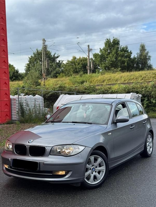Grau Gebraucht 2010 BMW 116 Kleinwagen | 2.900 € - Bild 1/4