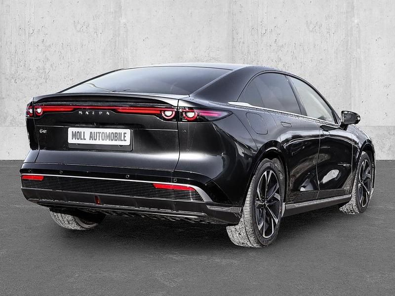 Neu Mazda 6e Takumi-Line 189 kW (258 PS) 2025 Machine grey Limousine