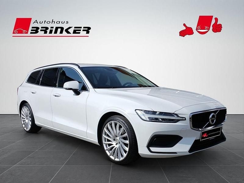 Gebraucht Volvo V60 Momentum 163 PS (119 kW) 2021 Kombi